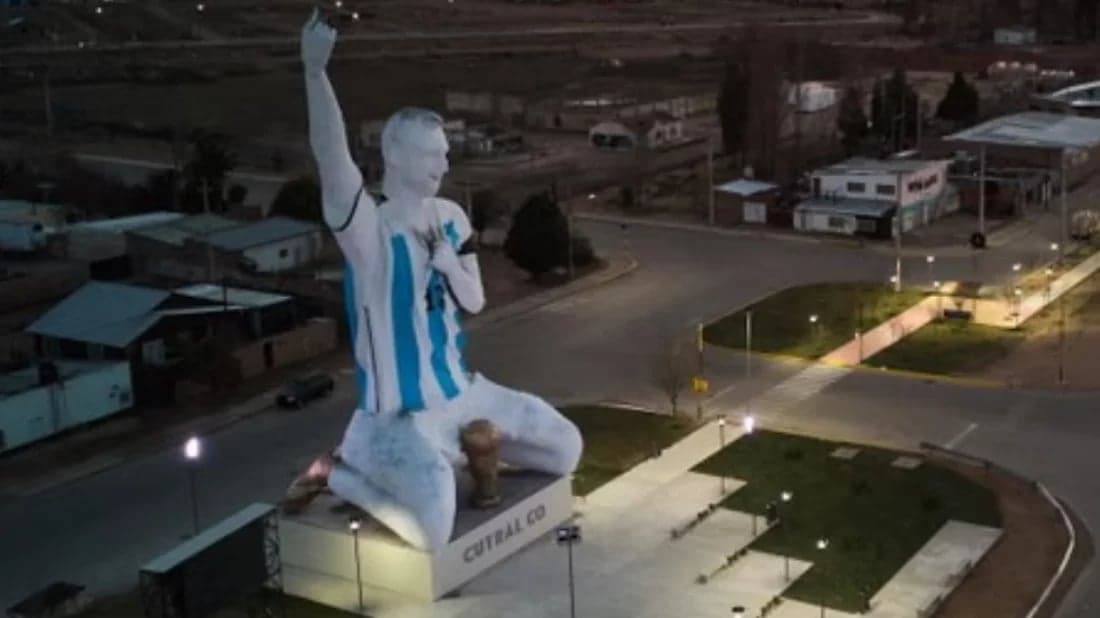 Argentina unveils world's tallest Messi statue