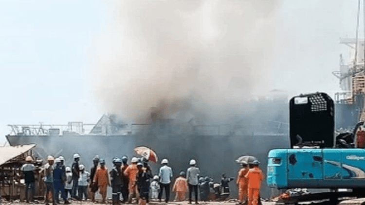 Shipyard worker dies after week on life support