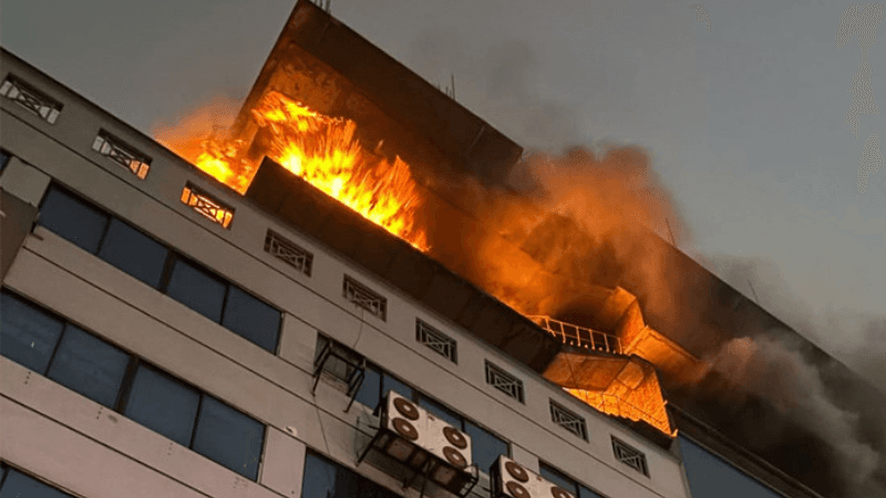 Fire breaks out at Gulistan shopping complex