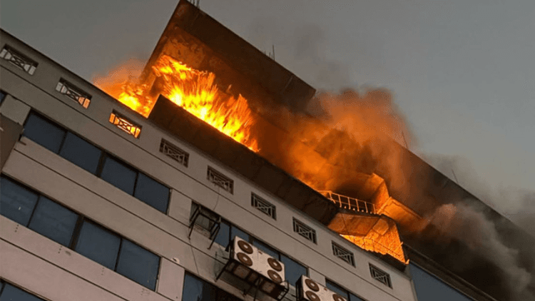 Fire breaks out at Gulistan shopping complex