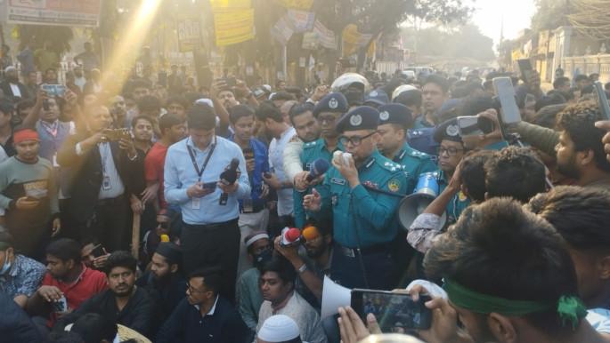 গাজীপুরে শিক্ষার্থীদের ওপর হামলা: ১৬ জন গ্রেপ্তার, ওসি বরখাস্ত