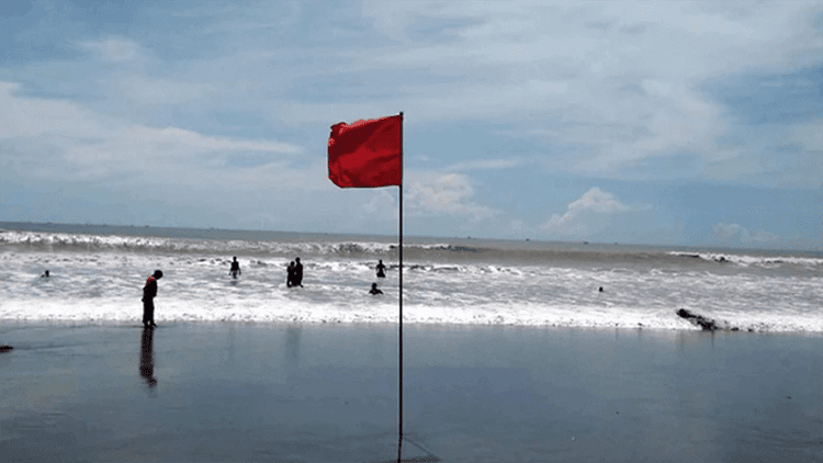 Low pressure over Bay prompts No. 3 warning signal at four seaports