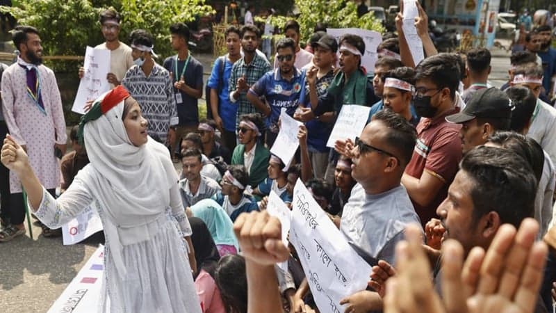 Students of 7 colleges stage sit-in before Shikkha Bhaban