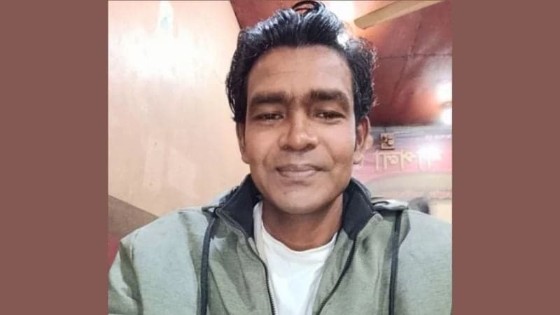 Teacher suspended over Facebook post criticising adviser