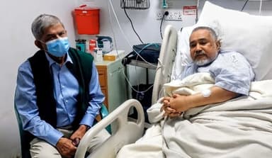 Mirza Fakhrul visits ailing Jamaat leader Dr Taher