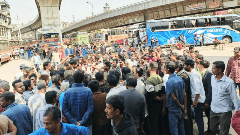 Bus workers block Sayedabad station