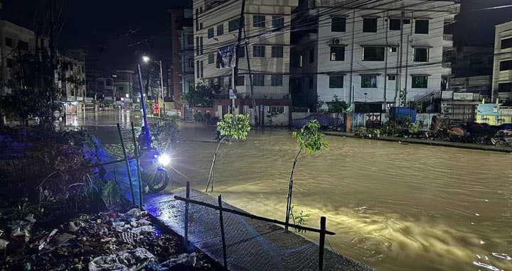 সিলেটে রাতভর বৃষ্টি, বন্যা পরিস্থিতির অবনতি