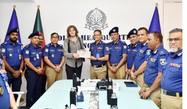 Police hands  recovered laptop to German tourist Kirill