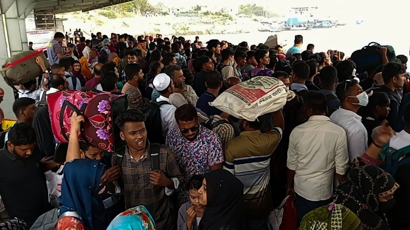 Paturia-Daulatdia river route faces extra pressure, launch shortage