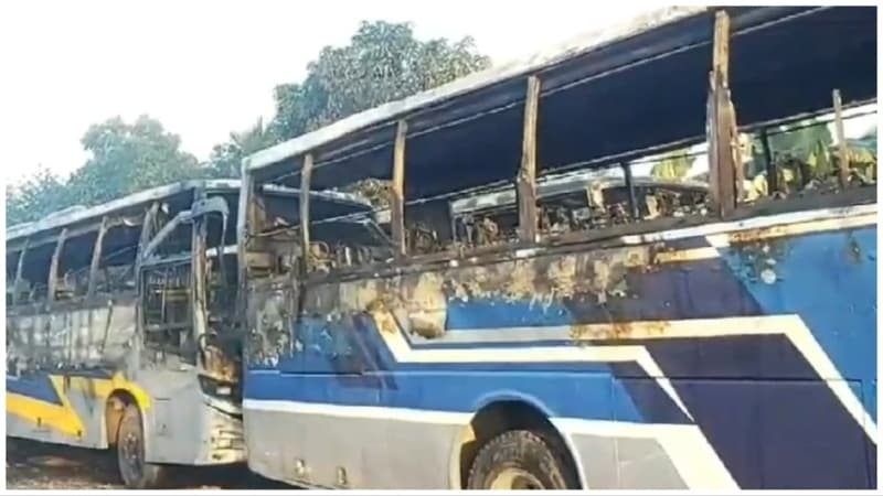 48-hour blockade: Miscreants set fire to 3 buses in Natore