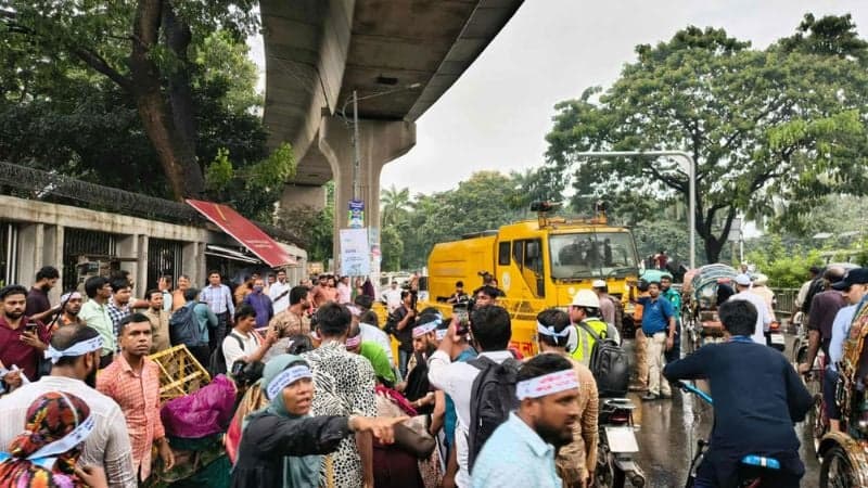 Police fire water cannons, sound grenades to disperse primary teachers’ march to Jamuna