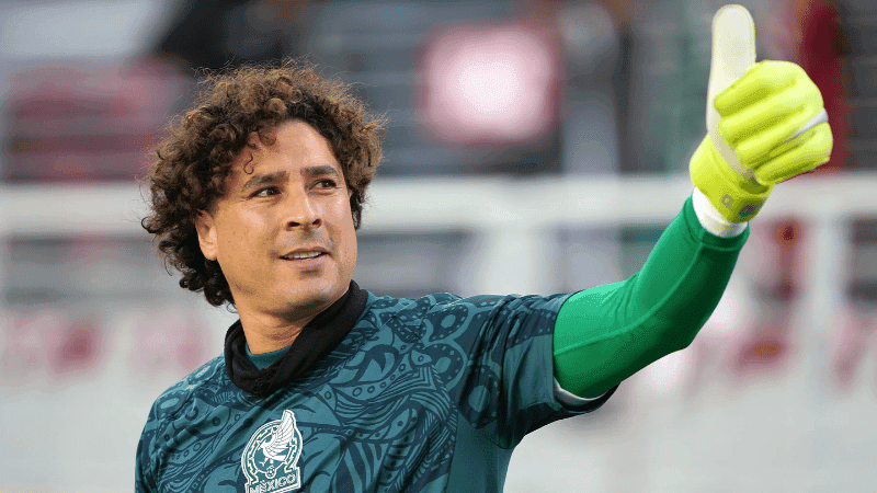 Mexico bids emotional farewell to legend Ochoa