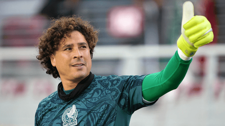 Mexico bids emotional farewell to legend Ochoa