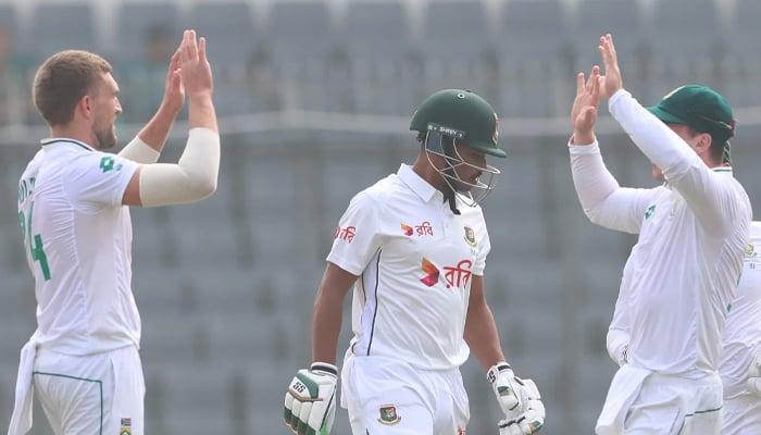 Bangladesh suffers devastating batting collapse