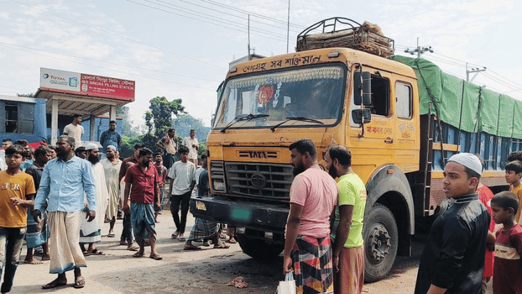 1 killed in truck-autorickshaw collision in Singra