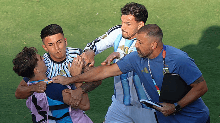 FIFA cancels Leandro Paredes' red card