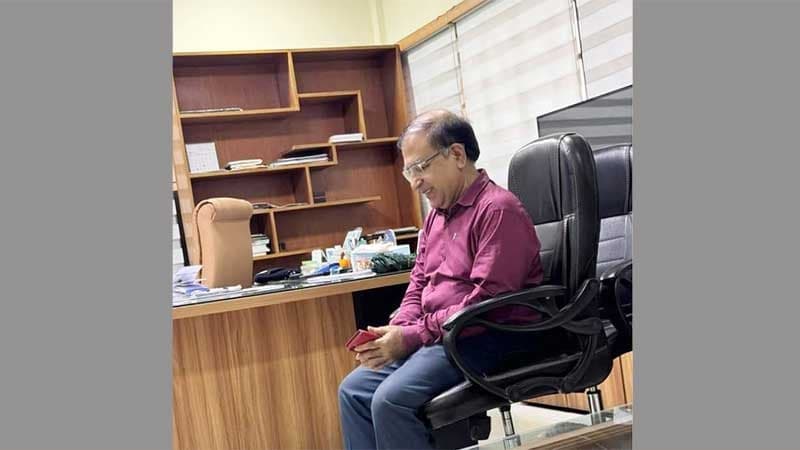 Attack on protestors: JU teacher handed over to police for alleged involvement