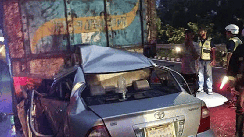  Five killed as car crashes into parked-truck on Dhaka-Mawa-Bhanga Expressway