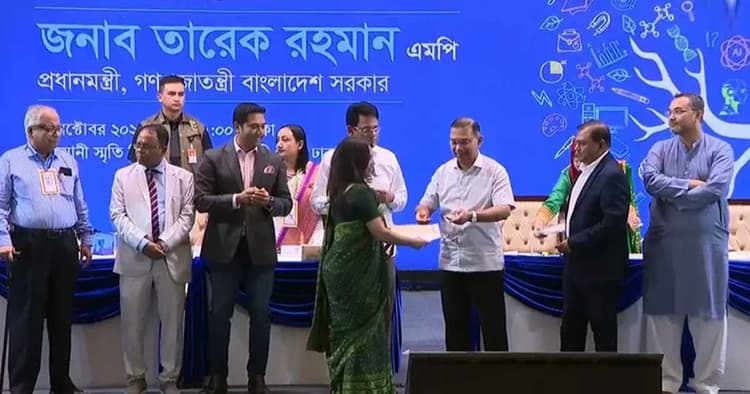 101 teachers including former JU VC receive PM's honour