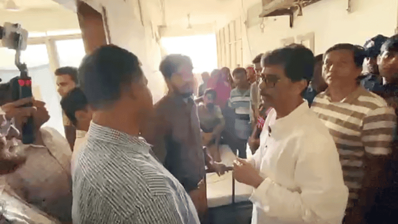 Cumilla hospital's filthy toilets draw minister's anger, promise of reform