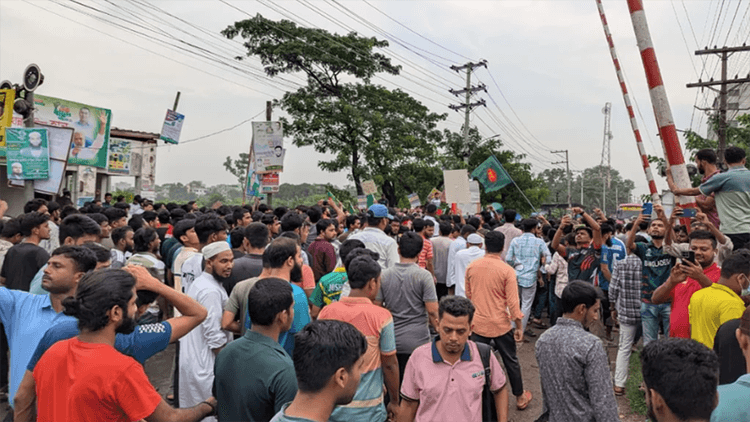 Highway, railway blockade in Gazipur underway