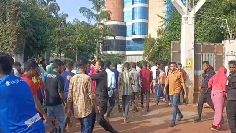 Clash erupts between two groups in Ashulia, 1 killed