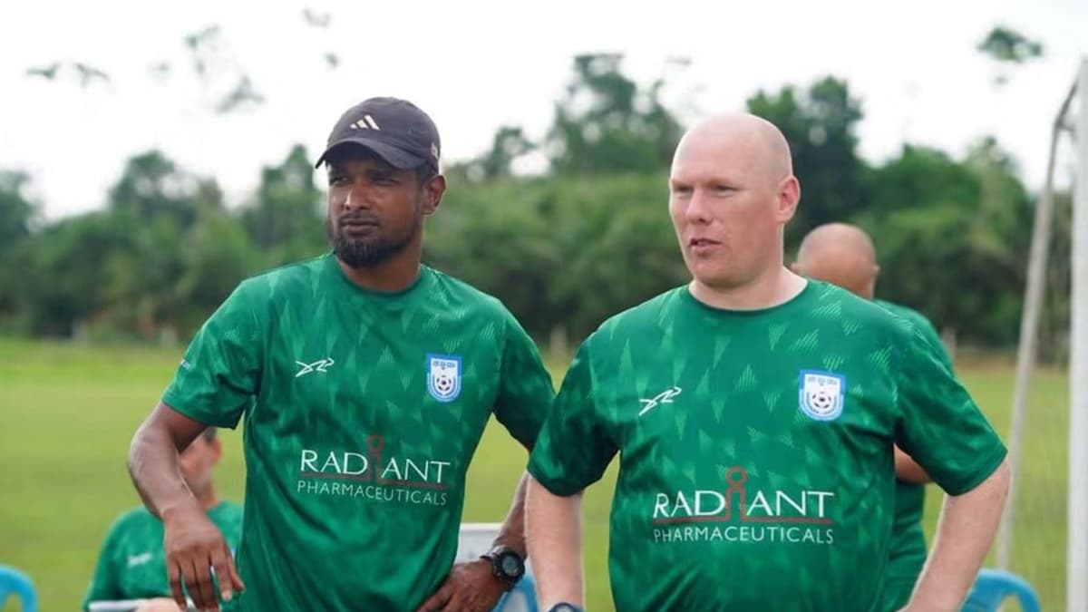 Coaches scuffle, Gerard Jones calls police by phoning 999