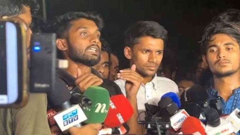 Seven college students suspend movement