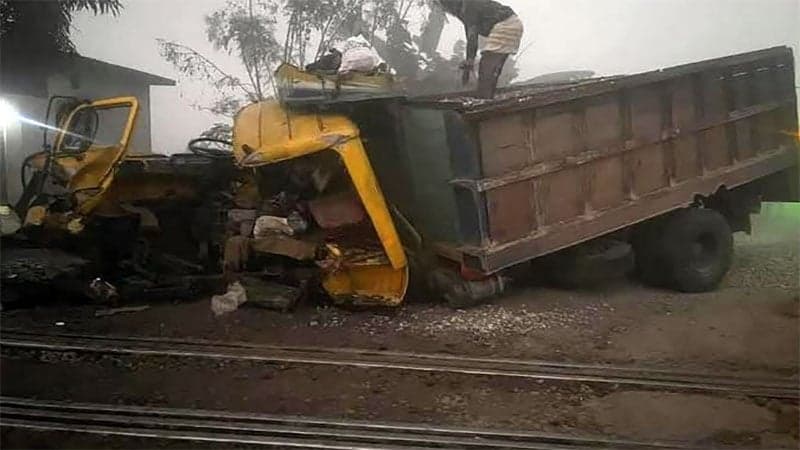 Train-truck collision leaves 2 dead in Dinajpur
