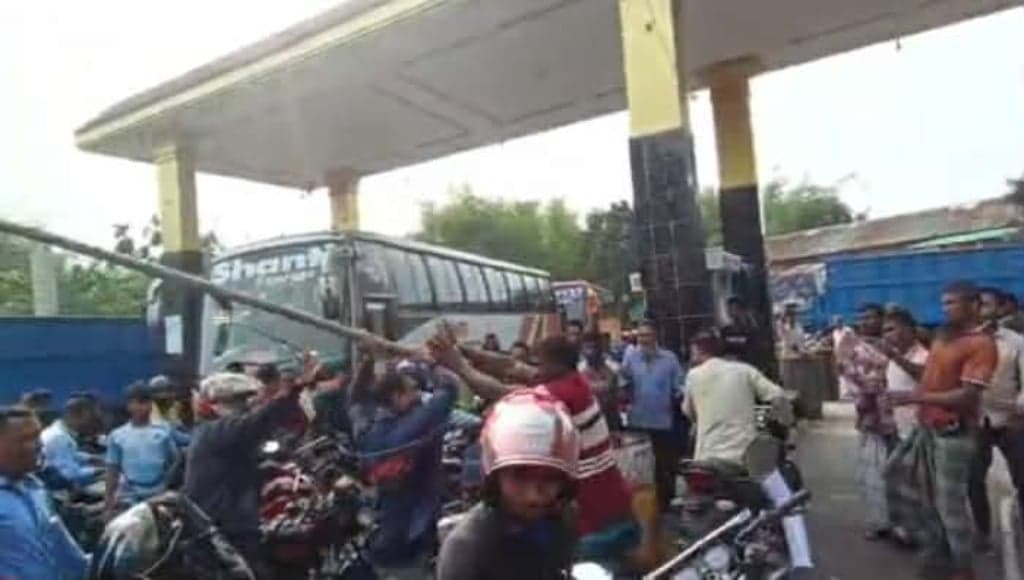 Three injured in clash over fuel at Lalmonirhat filling station
