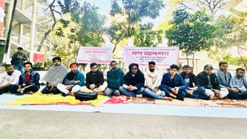 JnU students stage hunger strike over three-point demands