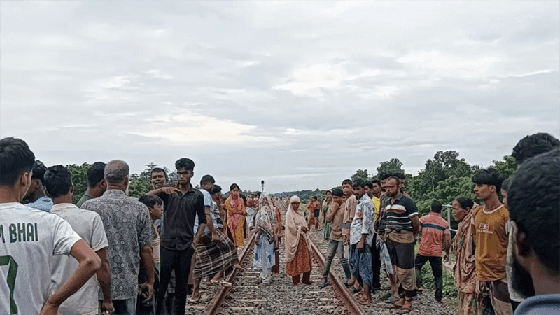 Two youth killed in Gopalganj train accident
