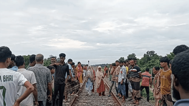 Two youth killed in Gopalganj train accident