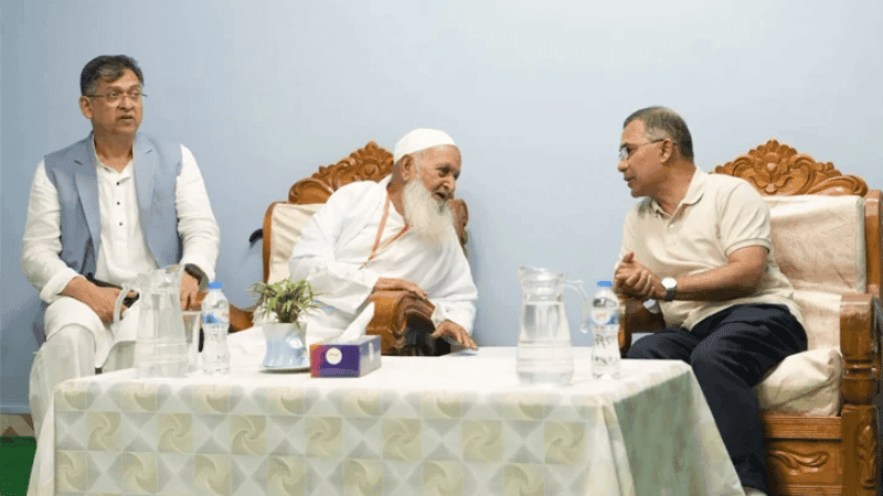 PM meets Hefazat Amir Shah Muhiubullah Babunagari