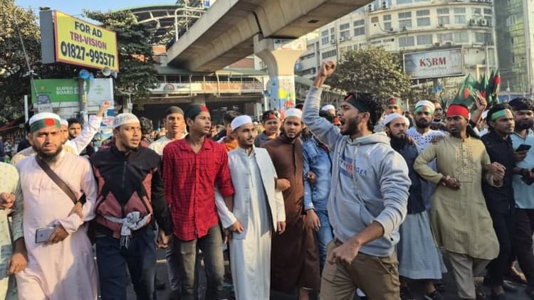 Students, protesters gather at Shahbagh over Osman Hadi’s death