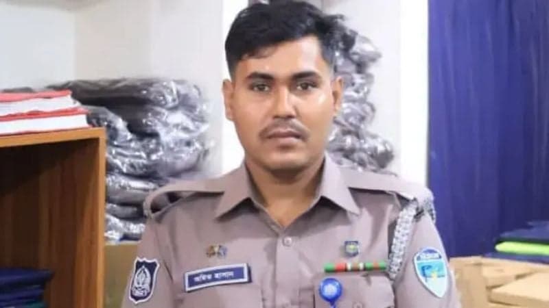 Police constable jumps into river to save woman in Brahmanbaria