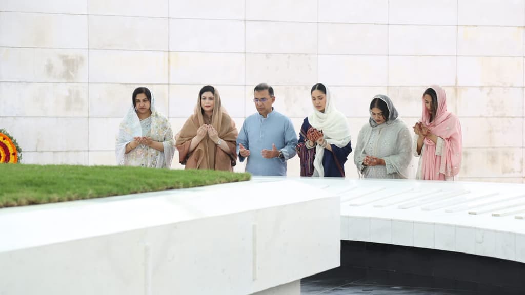 Prime Minister visits parents' graves