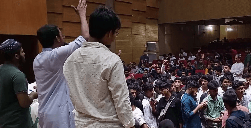 Students calls for reduction of govt job application fees