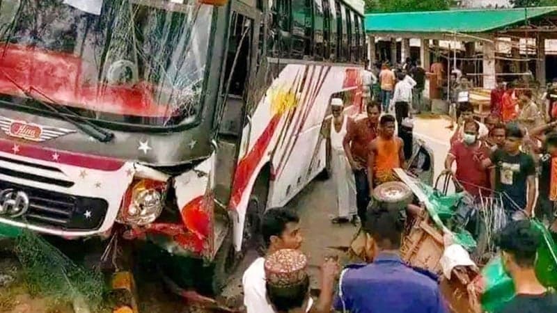 Road crashes 8 dead eidgoers in Mymensingh