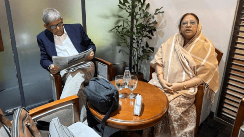 Fakhrul leaves Dhaka for Singapore for wife’s treatment
