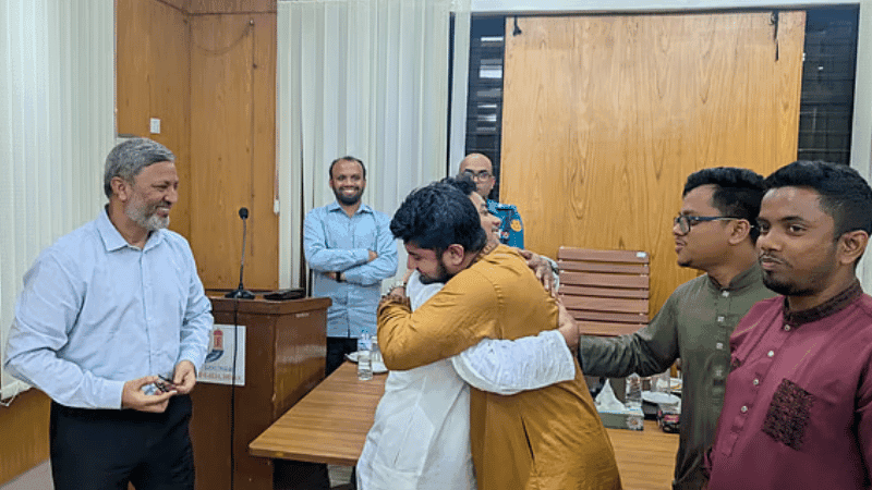 Chatra Dal and Chhatra Shibir reach Agreement, Shibir leaders and activists re-enter hall