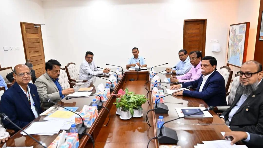 PM orders coordinated efforts to curb pollution of Gulshan-Dhanmondi-Niketan lakes