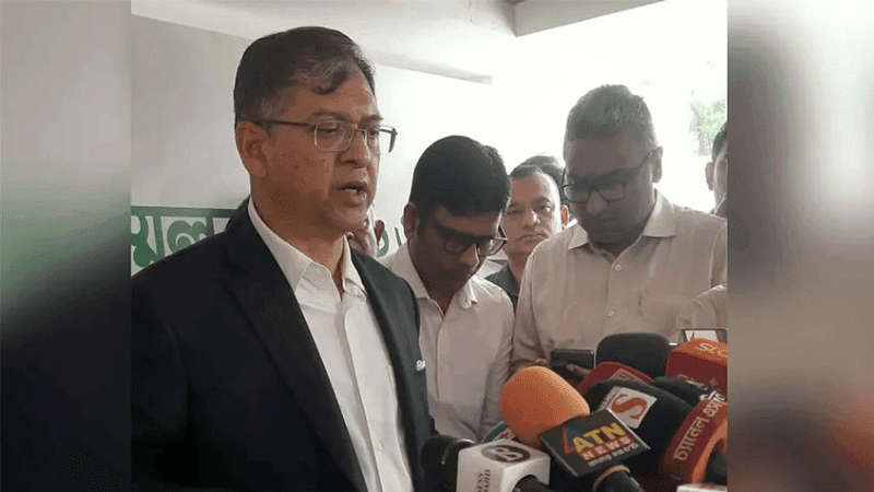 Home Minister orders DCs to recover, confiscate 10,000 weapons