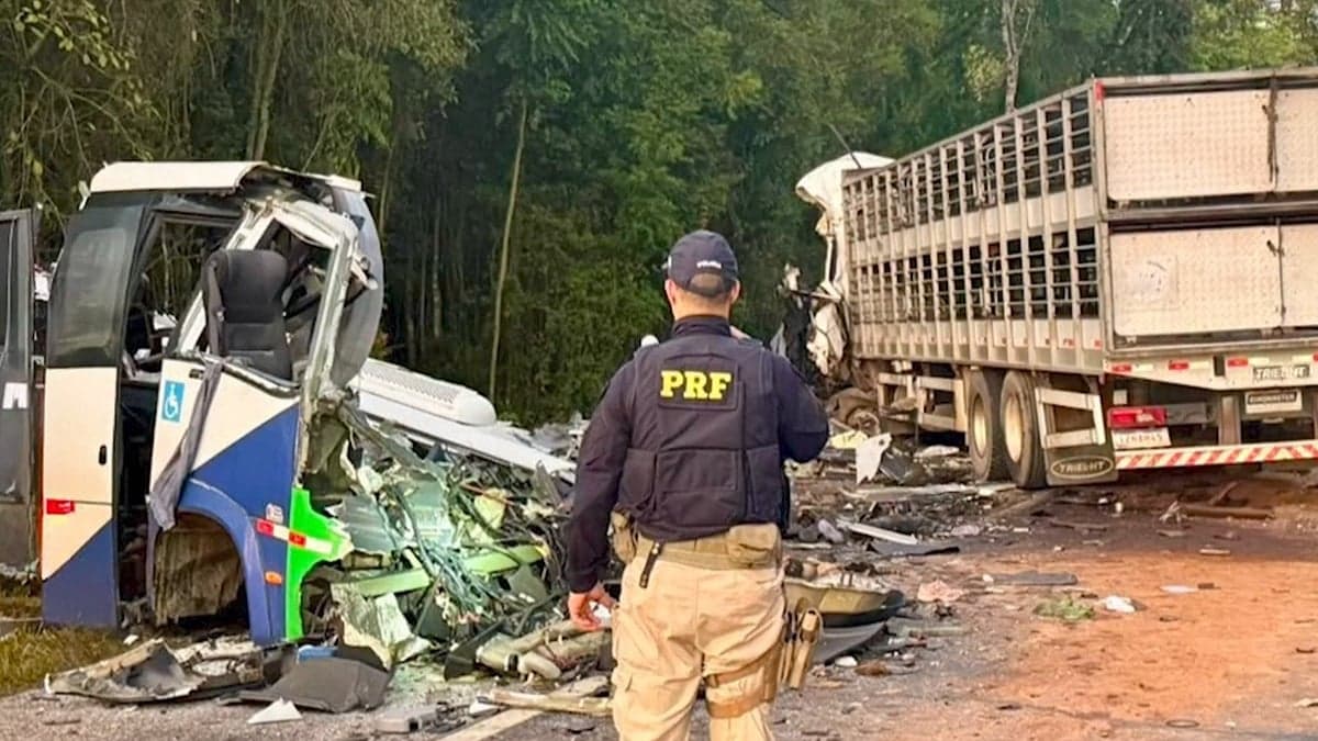 21 killed in bus-truck collision in Brazil