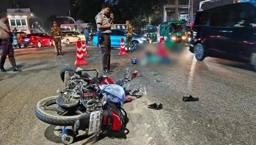 Motorcyclist Killed in covered van crash at Jahangir Gate