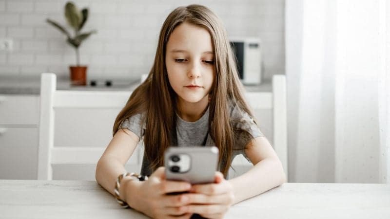 Australia approves social media ban on under-16s