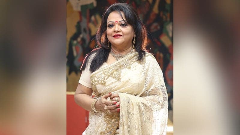 Sabina Yasmin collapses on stage mid-show