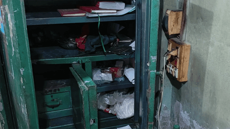 Burglars loot several crore from seven shops in Madaripur