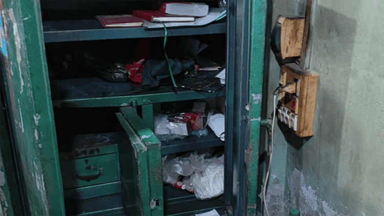 Burglars loot several crore from seven shops in Madaripur