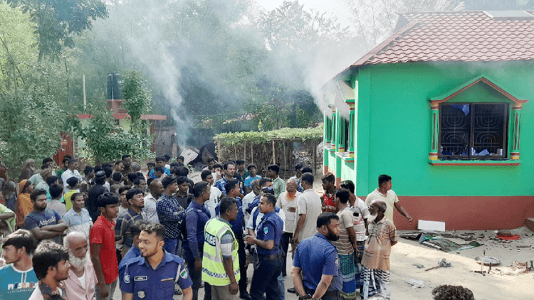 'Pir' killed in mob attack on shrine in Kushtia, 3 injured